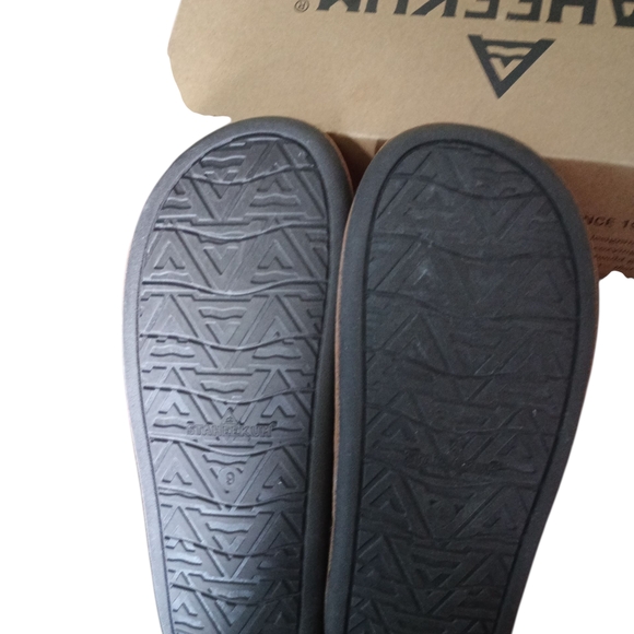 New Unisex Staheekum St Cabin Classic Slippers - Picture 3 of 4